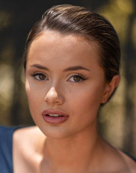 Graceyn Arkinstall as Monique