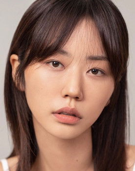 Huh Kkotbunhong as Lee Sol