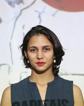 Kamilla Medeiros as Laura