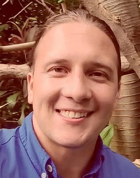 Rodolfo Leiton as Self