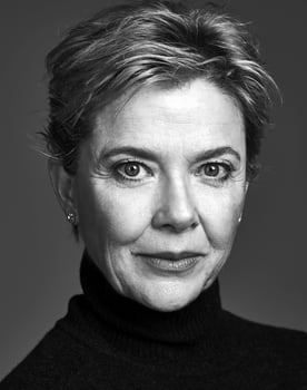 Annette Bening as Nic