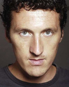 Iván Luis as La Vieja