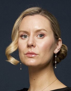 Olivia Bromley as Leanne Holder