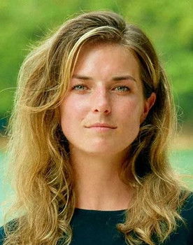 Amanda Högvik as Kvinnlig Polis