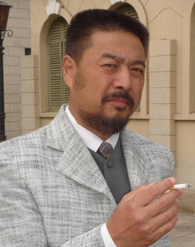 张柏俊 as 汤恩伯