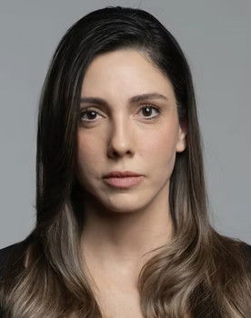İmer Özgün as Zeynep