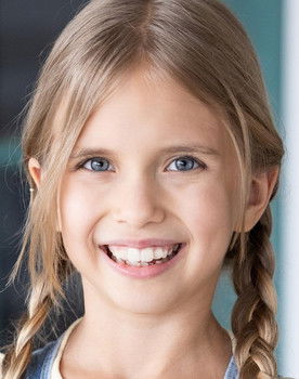 Daria Droteva as Chloe