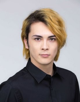 Justin Tomimori as Azumane Asahi