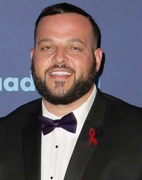 Daniel Franzese as Stanley