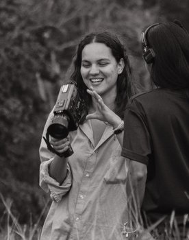 Nicole DeLeón as Sara