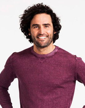 Raúl Gómez as Self - Reporter