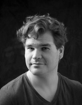 Tero Koponen as Olavi Hakasalon kertojaääni (voice)