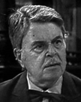 Juan Daniel as Padre Aurélio
