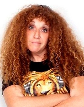 María Díaz González as Vecina en bata