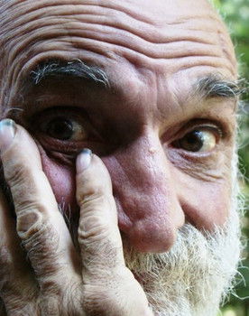 Hugo Márquez as Klaus