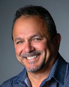 Stephan F Feeley as Restaurant patron