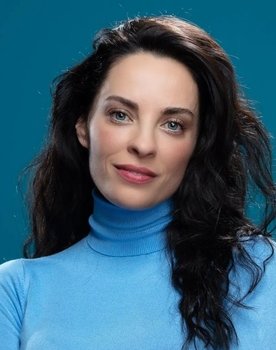 Flor Benítez as Flor