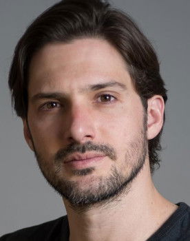 Alejandro Grossman as Agente Velezolano