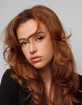 Mariona Ferré as Self - Contestant