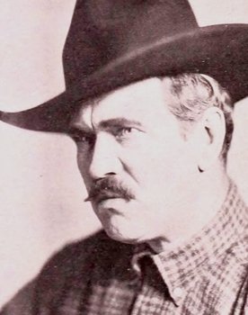 C.E. Anderson as Bearded Lieutenant Commander (uncredited)