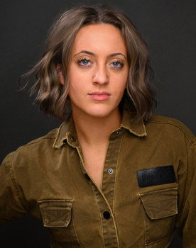 Danielle Keen as Younger Daughter