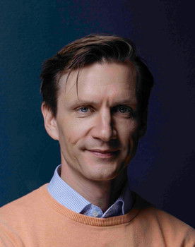 Lukas Trimonis as Zombie 1