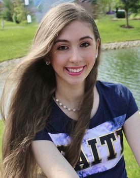 Faith Rosalie Dunn as Leslie McLean