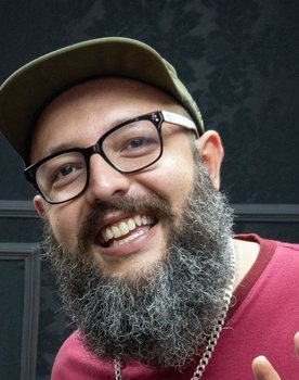 Cauê Moura as Robson