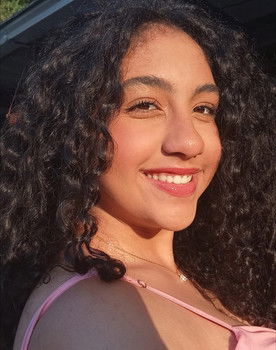 Karis Edna Amorim as Frigga