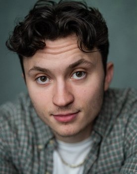 Nathan Lesser as Jonathan