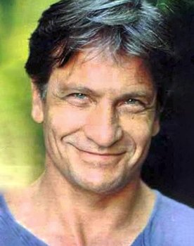 Vittorio Mezzogiorno as Antonio