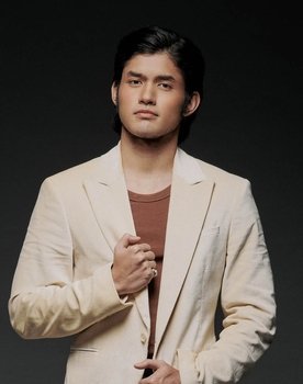 Grae Fernandez as Justin Sagrado