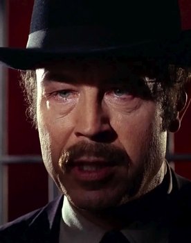 Charles Maxwell as Lt. Hoff