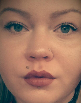 Frida Nordahl as Amanda