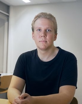 Julius Kivimäki as Self