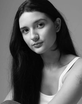 Fernanda Tauhyl as Íris