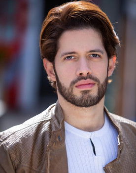 Dario Paredes as Julio