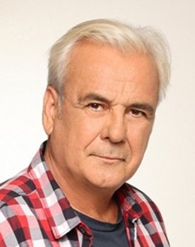 Nikos Arvanitis as Gun Seller