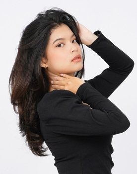 Reina Moore as Anggi