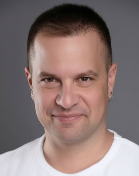 Yağmur Atacan as Dr. Hasan Turay