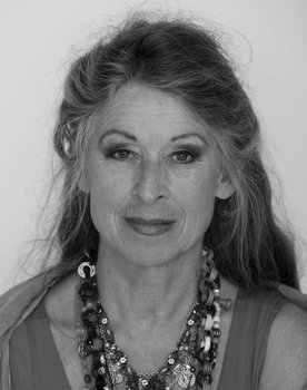 Anne Marie Helger as The Magpie (voice)