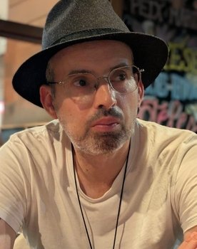 Ivan Malekin as Charlie