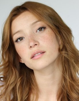 Saylor Bell Curda as Bethany