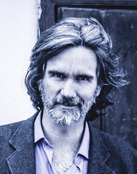 Javier Berger as Educador