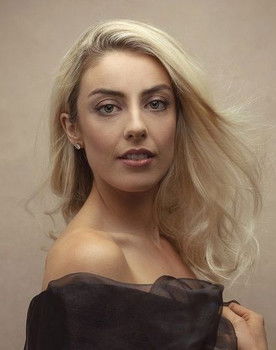 Claudia Haines-Cappeau as Juliet Longmire