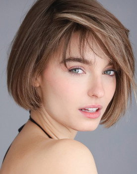 Carlota Durà as Barcelona Girl (uncredited)