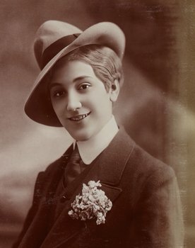 Aimée Campton as Maud