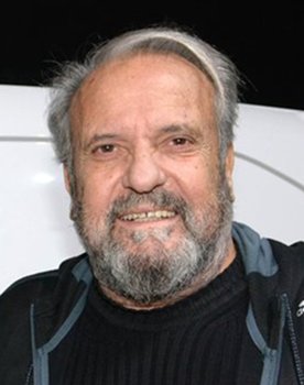 Minas Hatzisavvas as Petros Voliotis