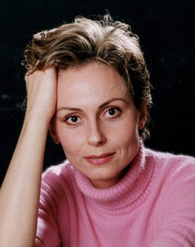 Anisa Markarian as Dhurata