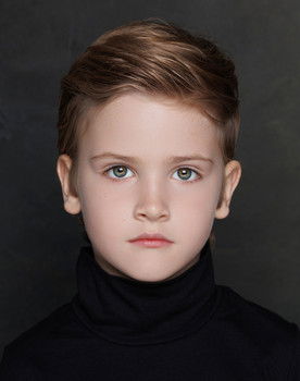 Максим Афоничкин as Сын соседки